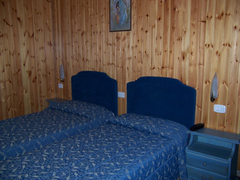 Hotel Pineta Castione della Presolana Cameră foto